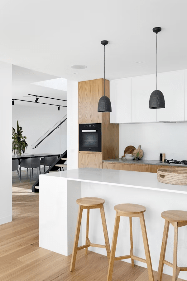 What is the best lighting under the cabinets? - EZVALO